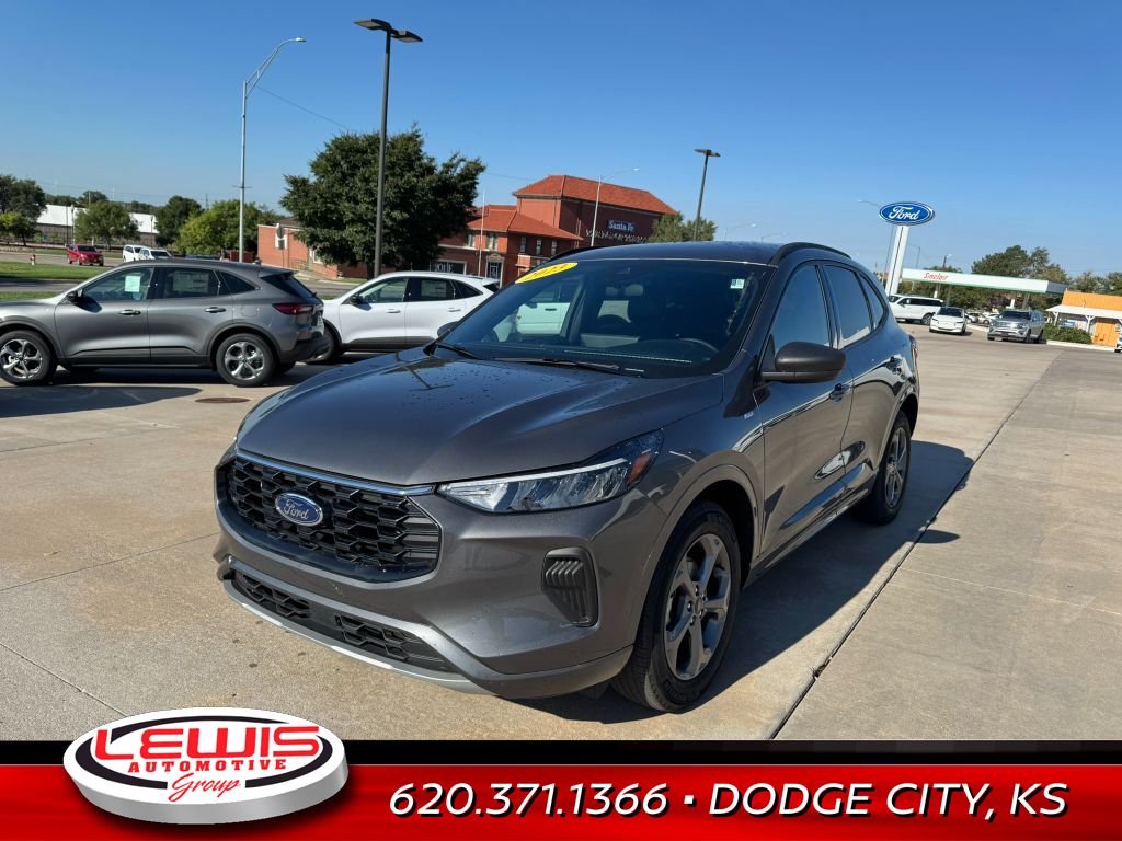 2023 Ford Escape ST-Line photo 2
