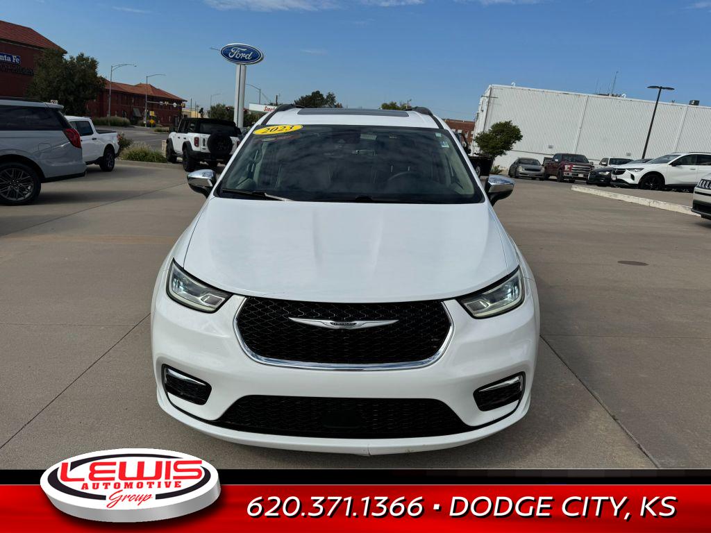 2023 Chrysler Pacifica Limited photo 3