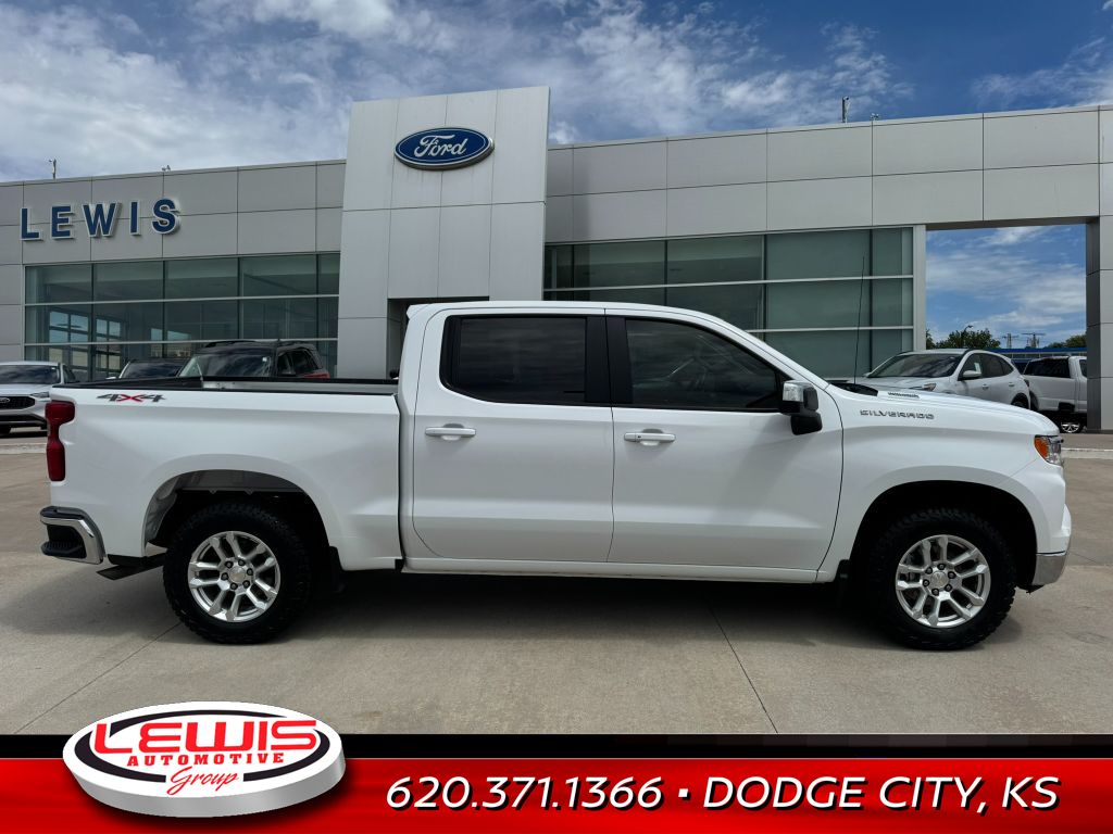 2023 Chevrolet Silverado LT photo 4