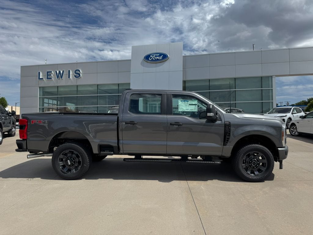 New 2025 Ford F-250 XL Truck Crew Cab