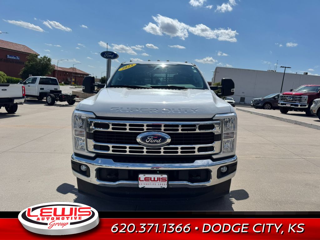 2023 Ford F-350 XL photo 3