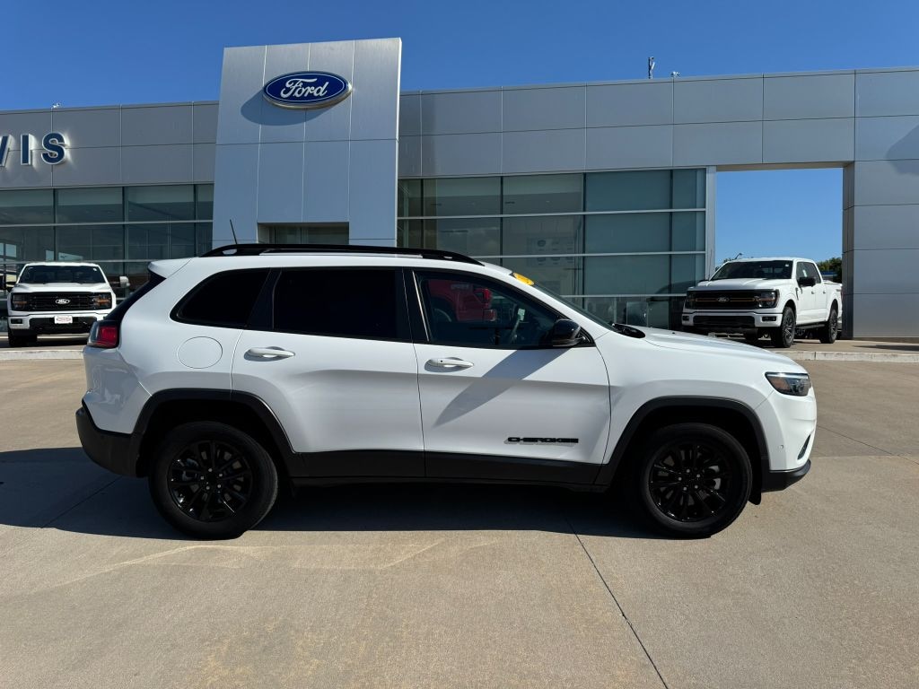 Used 2023 Jeep Cherokee Altitude Lux SUV