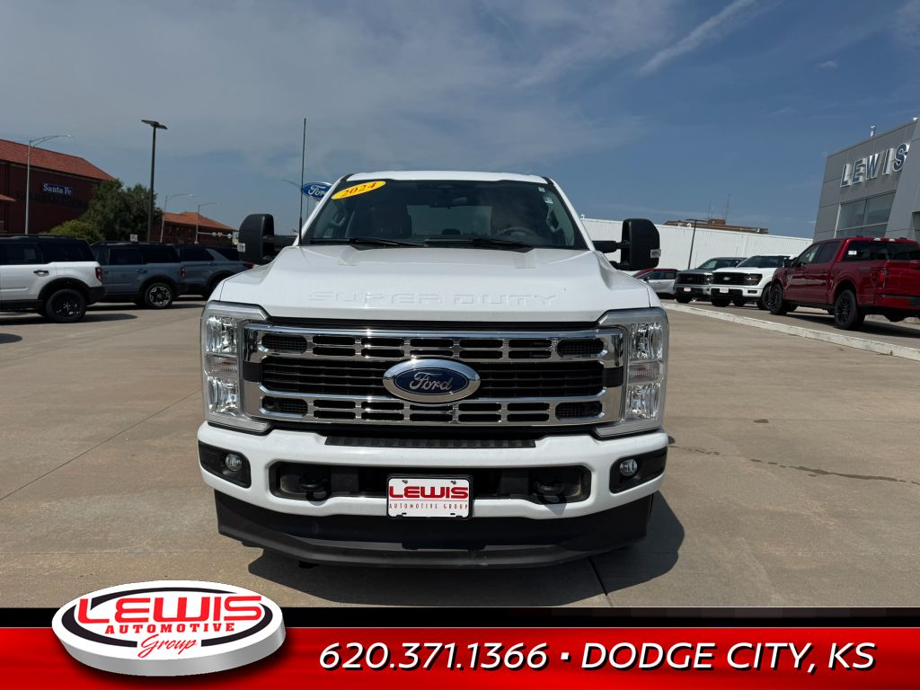 2024 Ford F-250 XLT photo 2