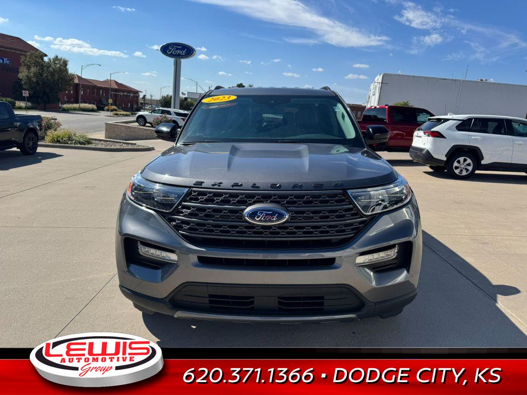 2023 Ford Explorer XLT photo 2