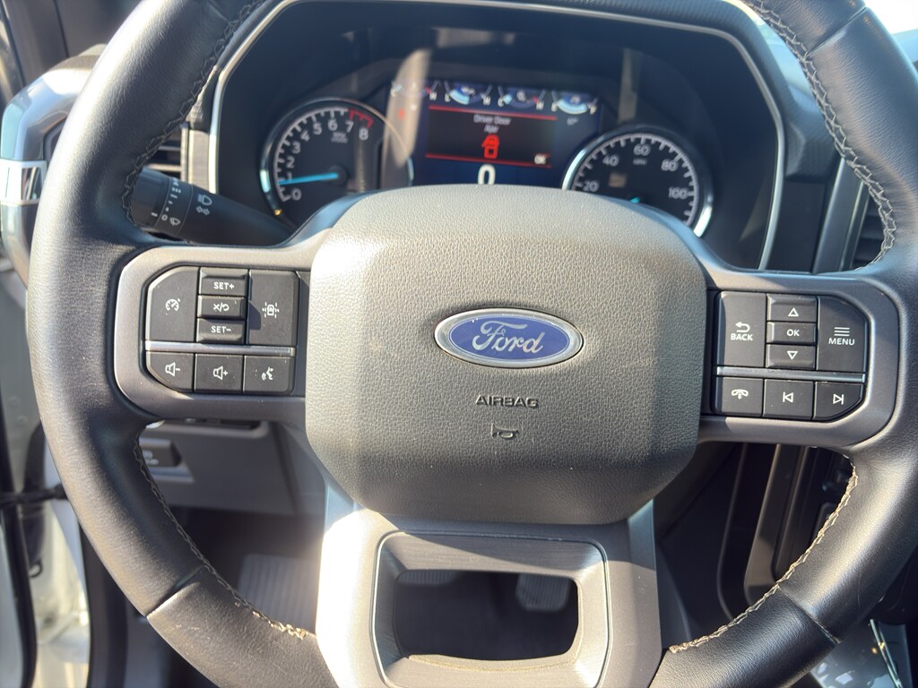 2023 Ford F-150 XLT photo 3