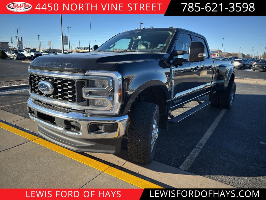 2024 Ford F-350 Super Duty Lariat's photo