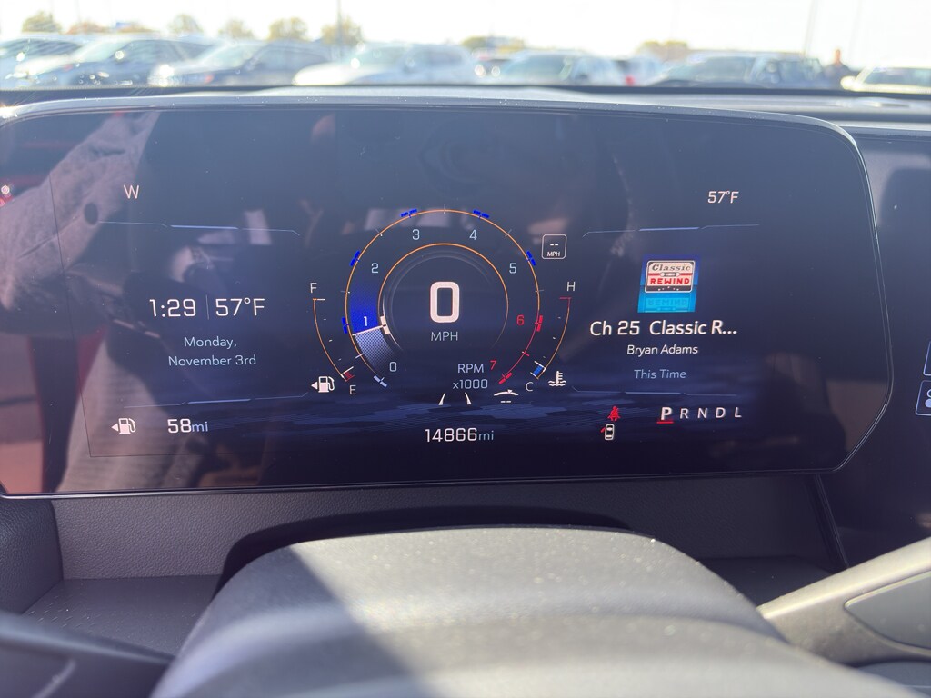 2024 Chevrolet Traverse photo 2