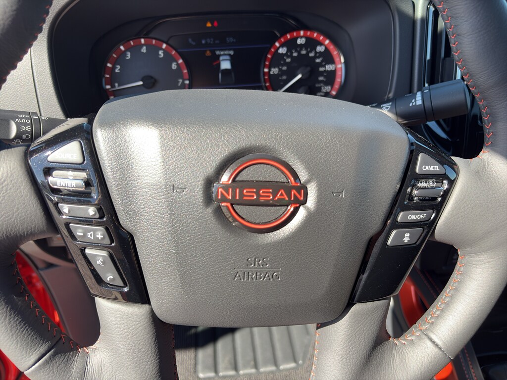 2025 Nissan Frontier PRO-4X Crew Cab photo 3