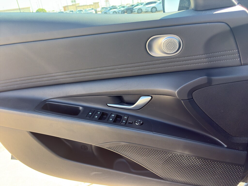 2025 Hyundai Elantra SEL - Photo 7