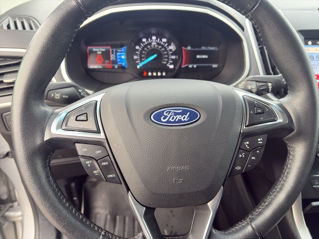 2019 Ford Edge SEL photo 4