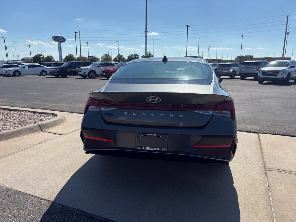 Used 2025 Hyundai Elantra SEL Convenience Sedan