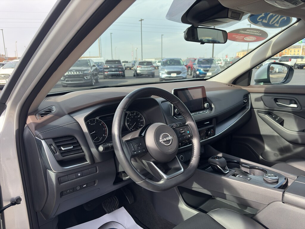 2023 Nissan Rogue SV photo 2