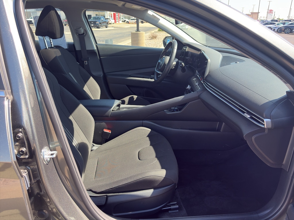 2025 Hyundai Elantra SEL - Photo 14