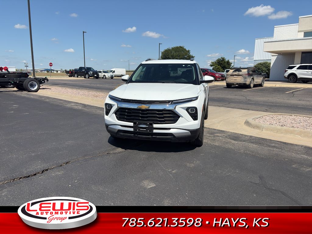 2024 Chevrolet Trailblazer LT photo 2