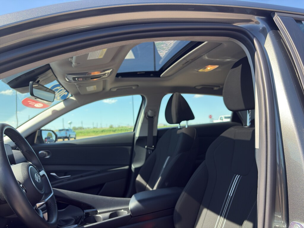 2025 Hyundai Elantra SEL - Photo 10