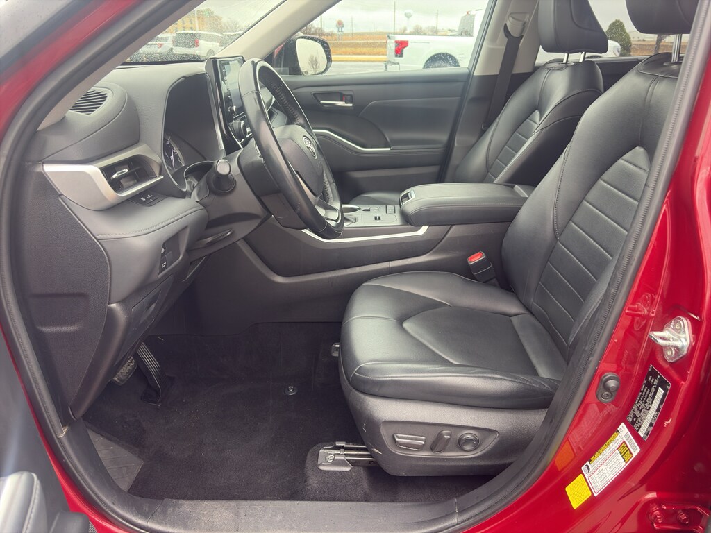 2022 Toyota Highlander XLE photo 3