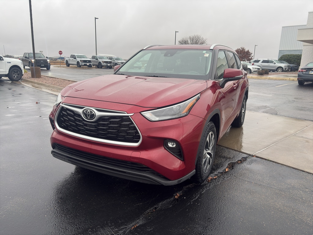 Used 2022 Toyota Highlander XLE Sport Utility
