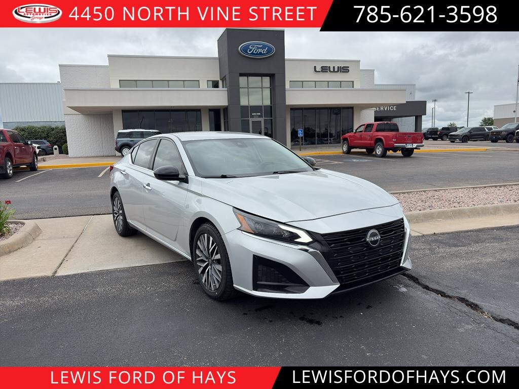 Used 2024 Nissan Altima 2.5 SV Sedan