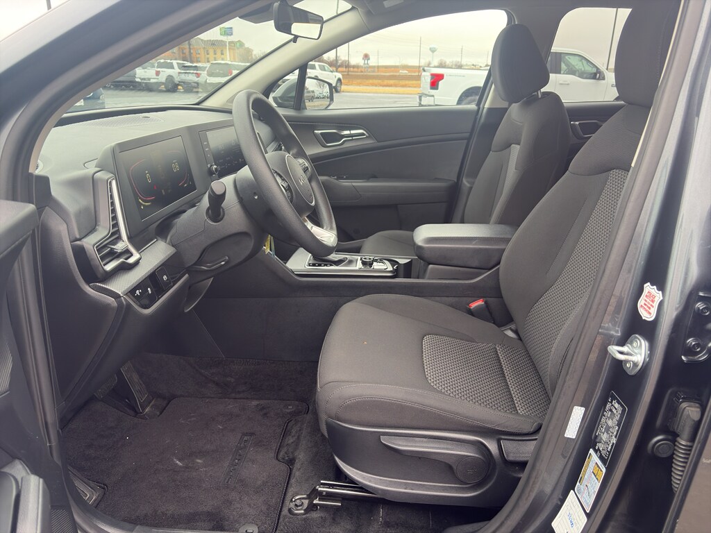 2024 Kia Sportage LX photo 2