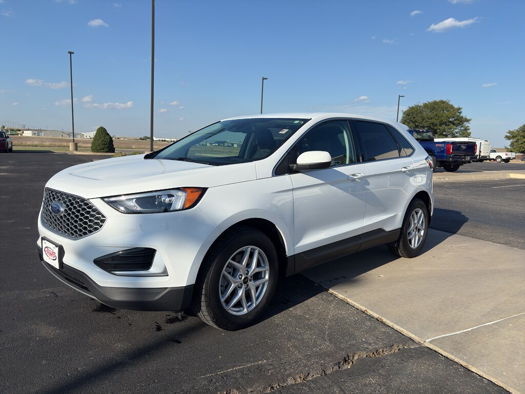 2024 Ford Edge SEL photo 2
