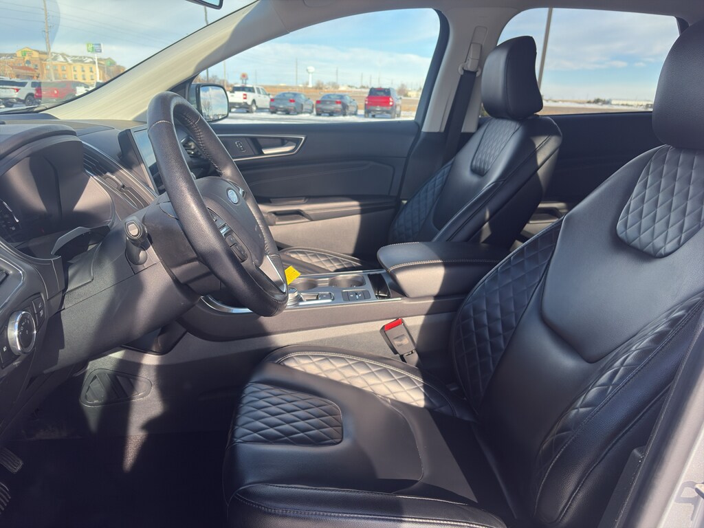 2024 Ford Edge Titanium photo 4