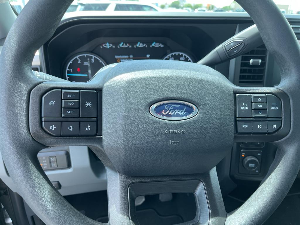 2024 Ford F-600 photo 3