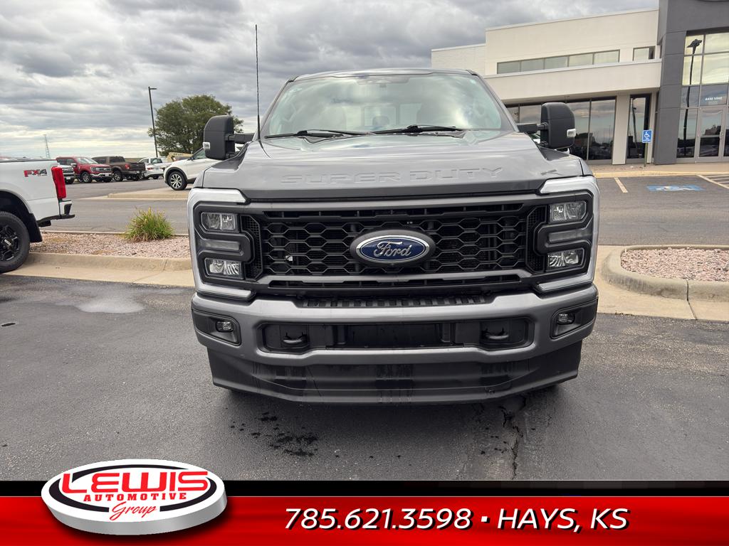 2023 Ford F-250 XL photo 2