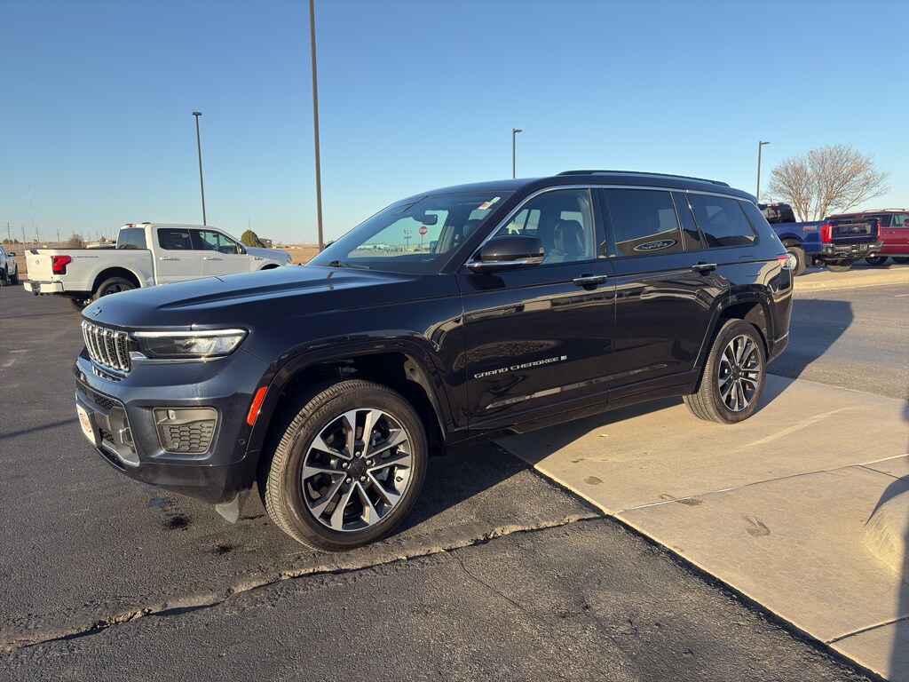 2023 Jeep Grand Cherokee Overland photo 2