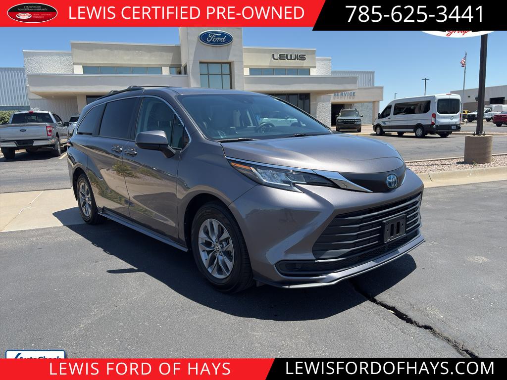 2023 Toyota Sienna LE