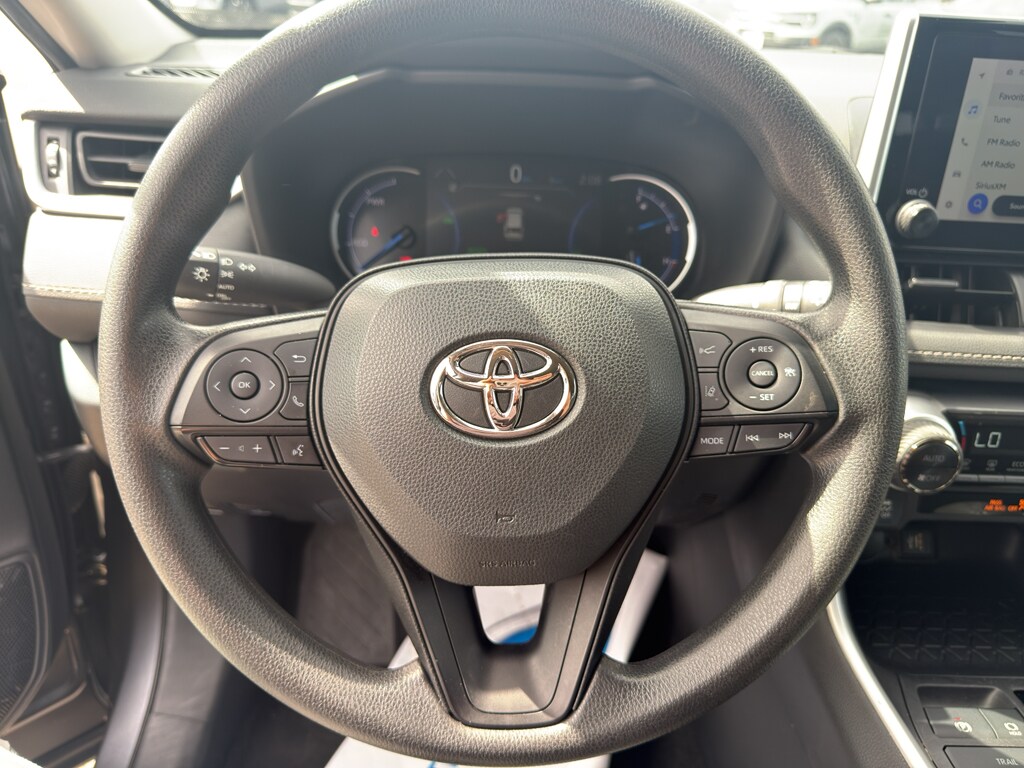 2024 Toyota RAV4 Hybrid XLE photo 3