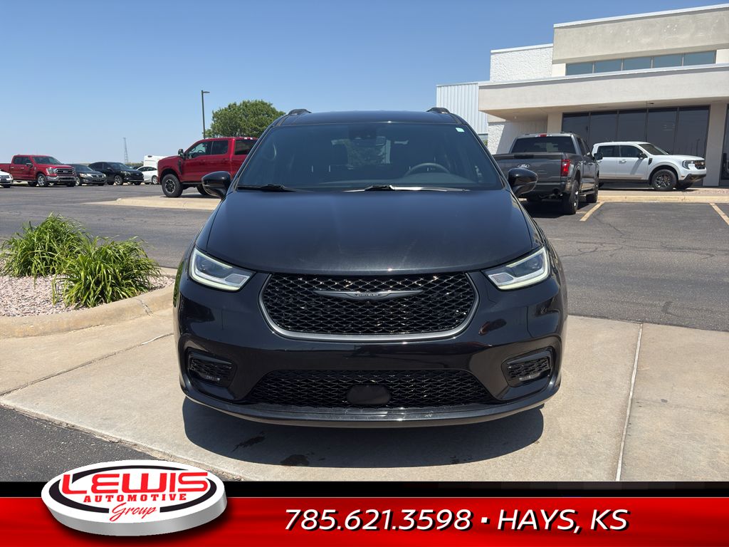 Used 2022 Chrysler Pacifica Touring L with VIN 2C4RC3BG6NR156468 for sale in Hays, KS
