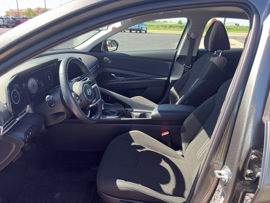 2025 Hyundai Elantra SEL - Photo 9