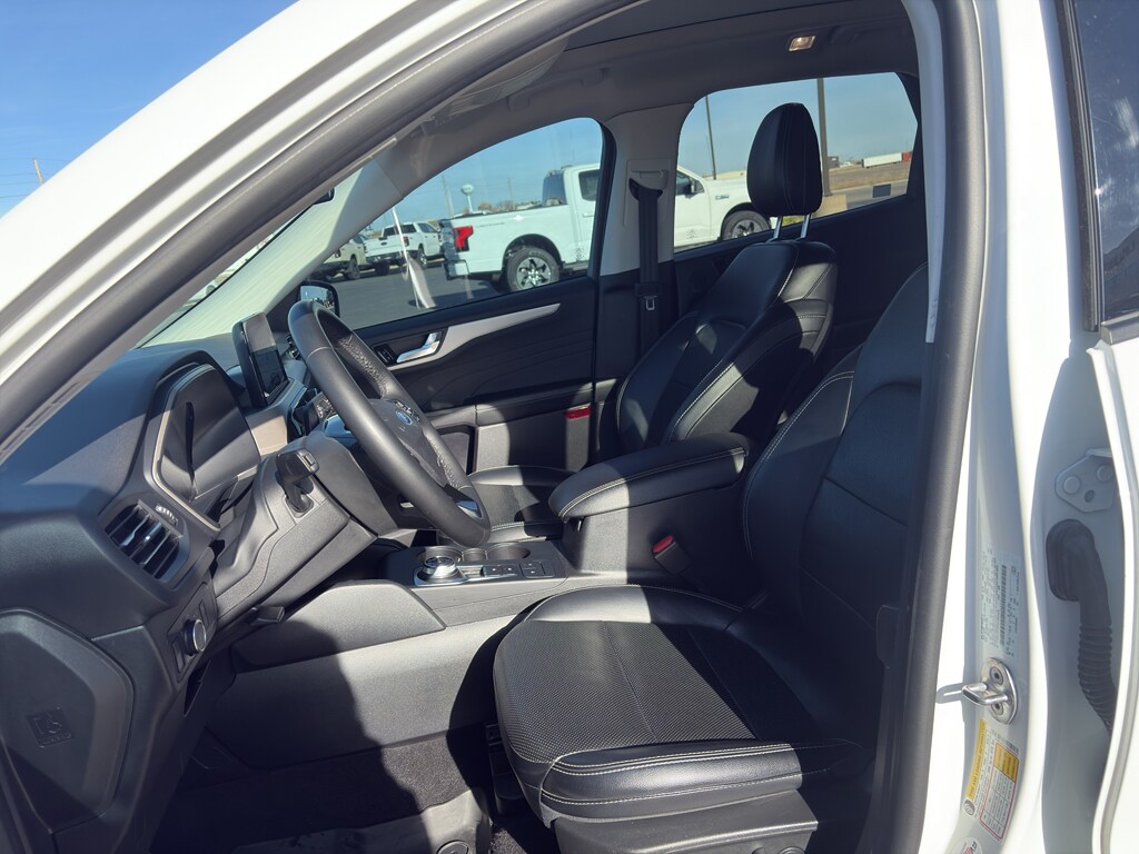 2022 Ford Escape SEL photo 2