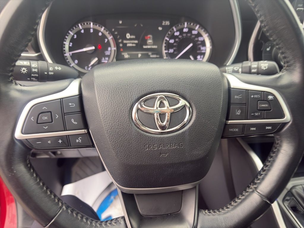 Used 2022 Toyota Highlander XLE Sport Utility