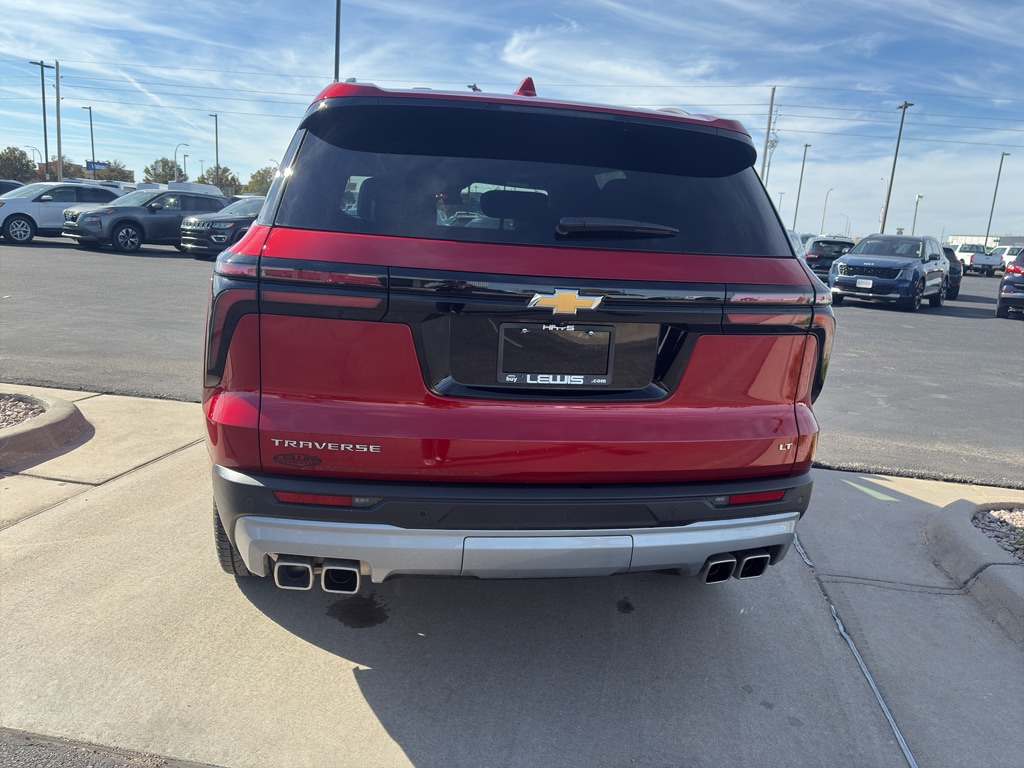 Used 2024 Chevrolet Traverse FWD LT Sport Utility