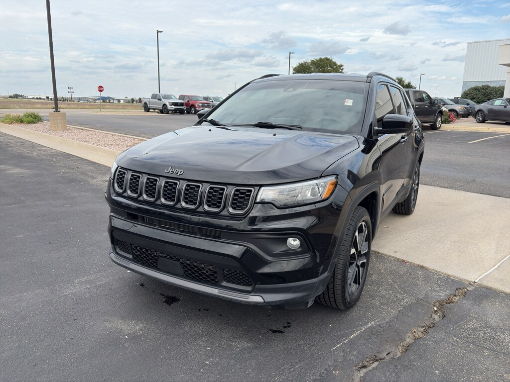 2025 Jeep Compass Latitude photo 2