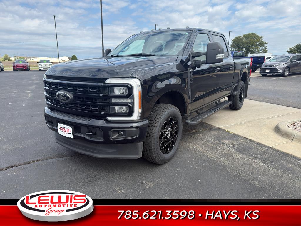 2023 Ford F-250 XLT photo 2