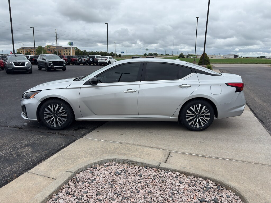 Used 2024 Nissan Altima 2.5 SV Sedan