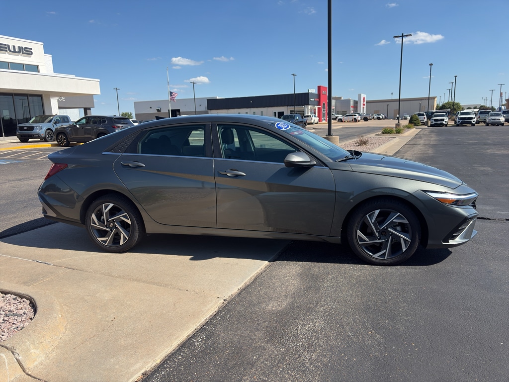 2025 Hyundai Elantra SEL - Photo 16