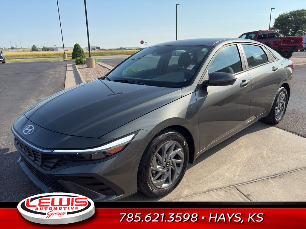 Used 2024 Hyundai Elantra SEL with VIN KMHLM4DG4RU795491 for sale in Hays, KS
