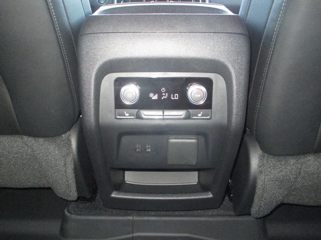 2026 GMC Acadia Denali Ultimate - Photo 9