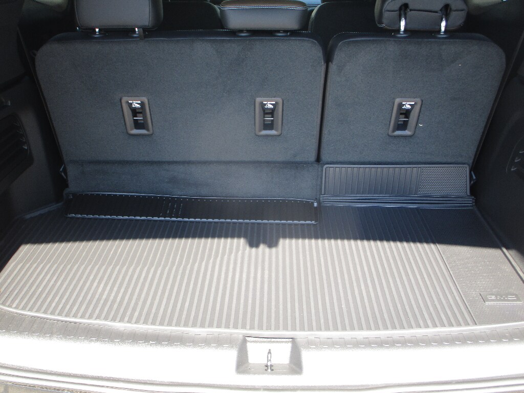 2026 GMC Acadia Denali Ultimate - Photo 12
