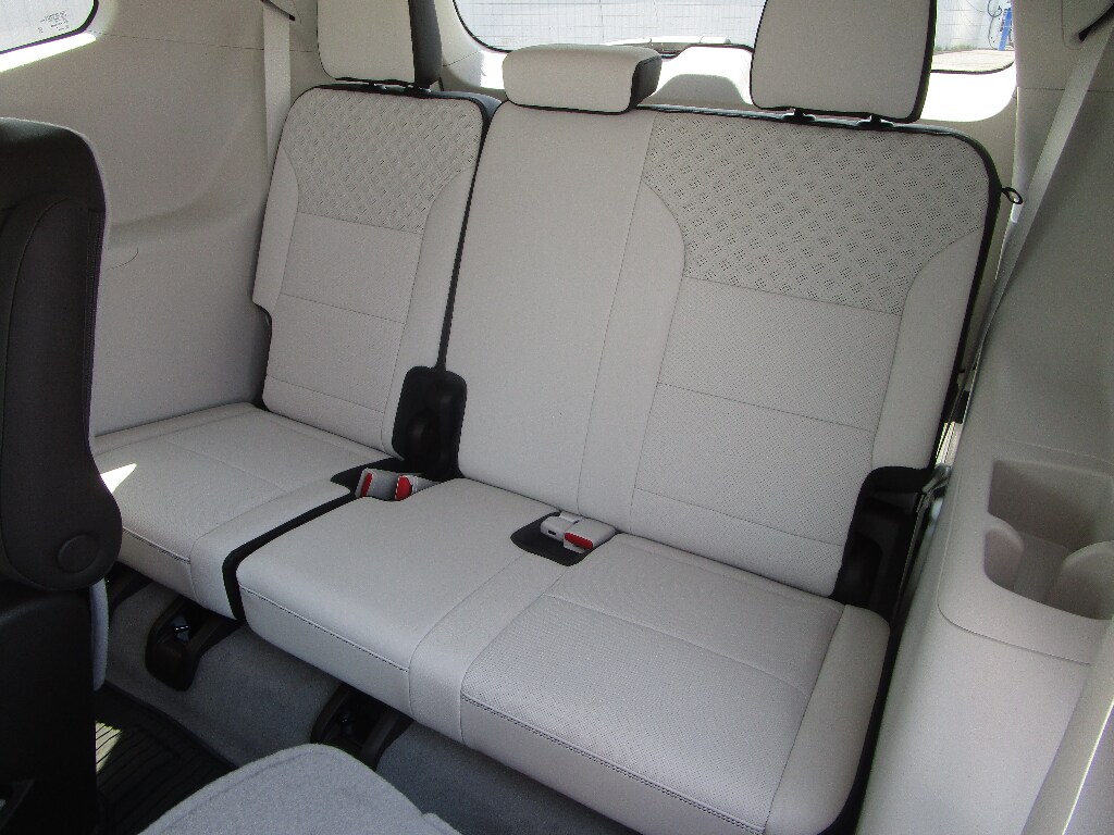 2026 GMC Acadia Denali - Photo 11