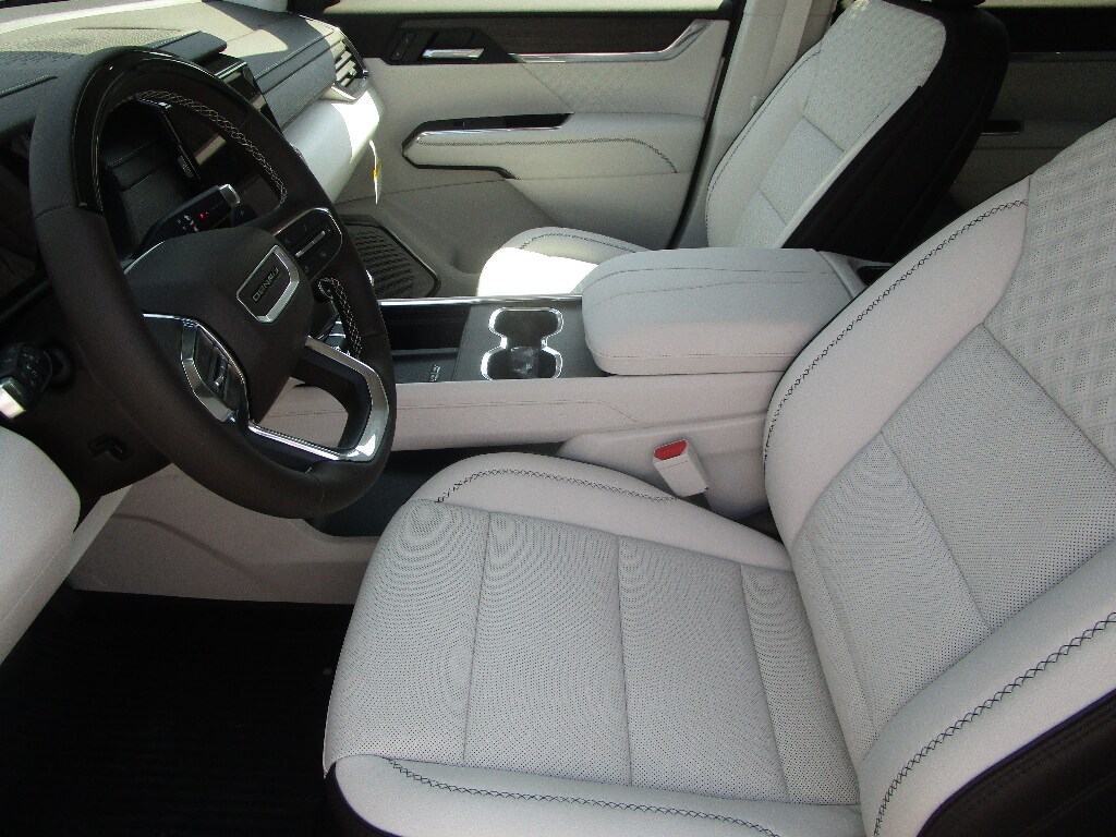 2026 GMC Acadia Denali - Photo 8