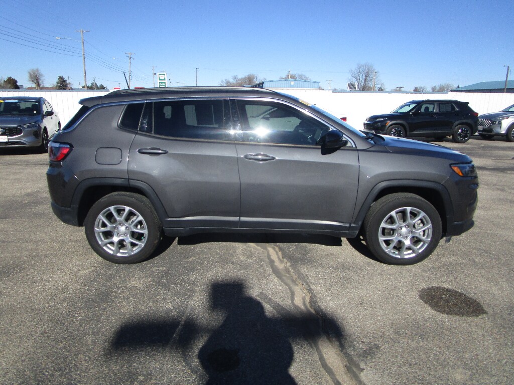 Used 2024 Jeep Compass Latitude Lux
