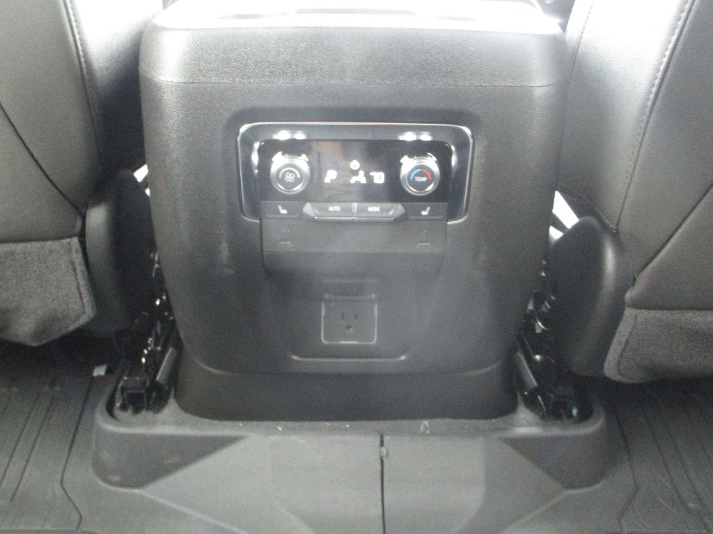 2025 GMC Yukon XL Elevation - Photo 11