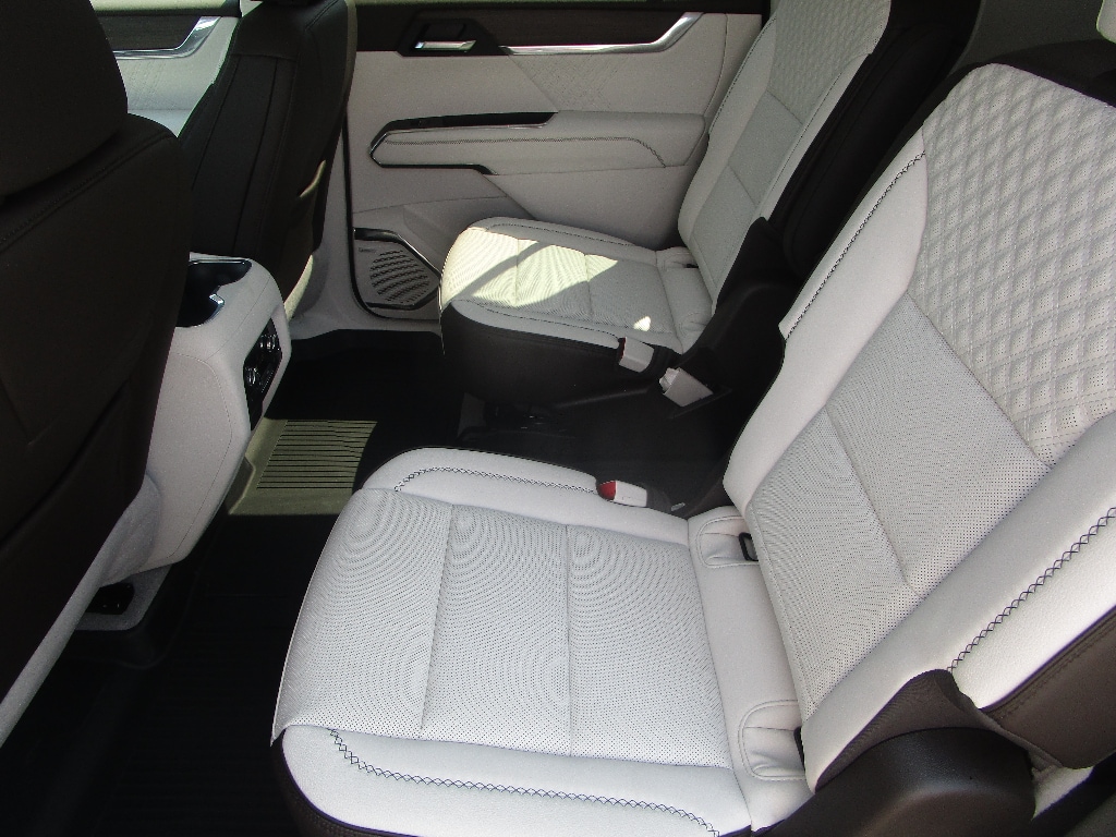 2026 GMC Acadia Denali - Photo 10