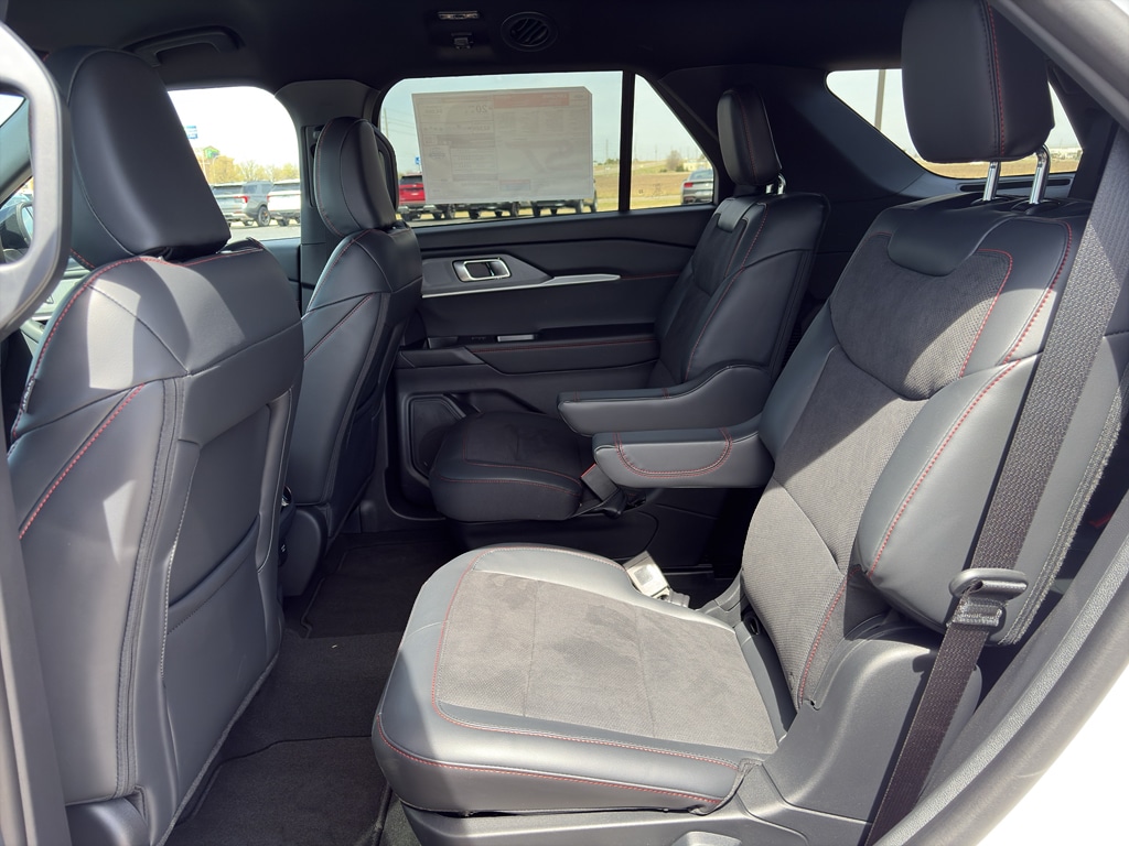 2026 Ford Explorer ST - Photo 13