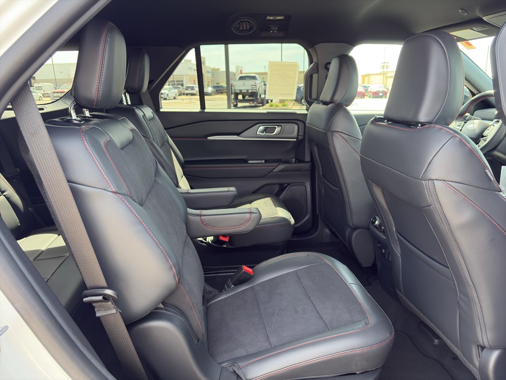 2026 Ford Explorer ST - Photo 17
