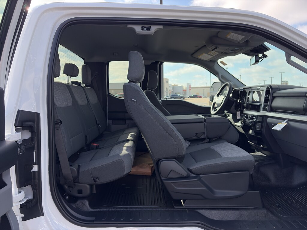 2026 Ford F-350 Super Duty Chassis Cab XLT - Photo 15